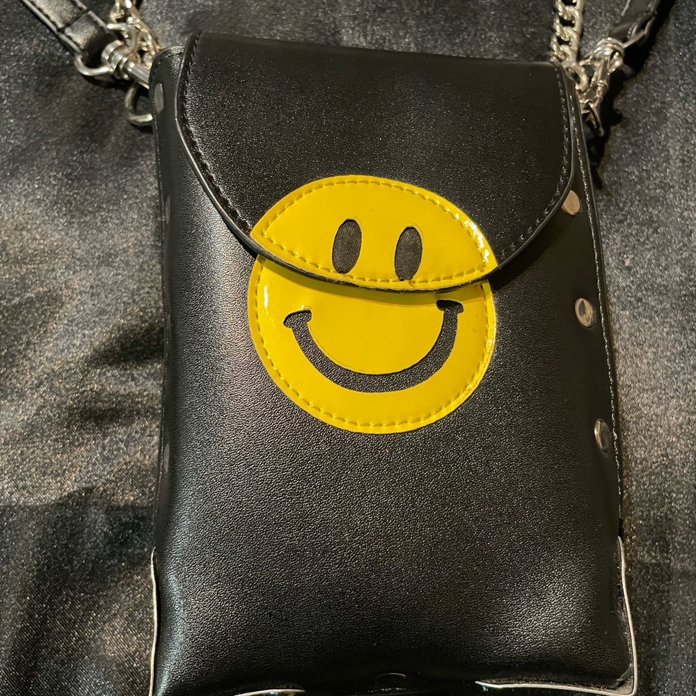Dolls kill  Delia’s smiley bag